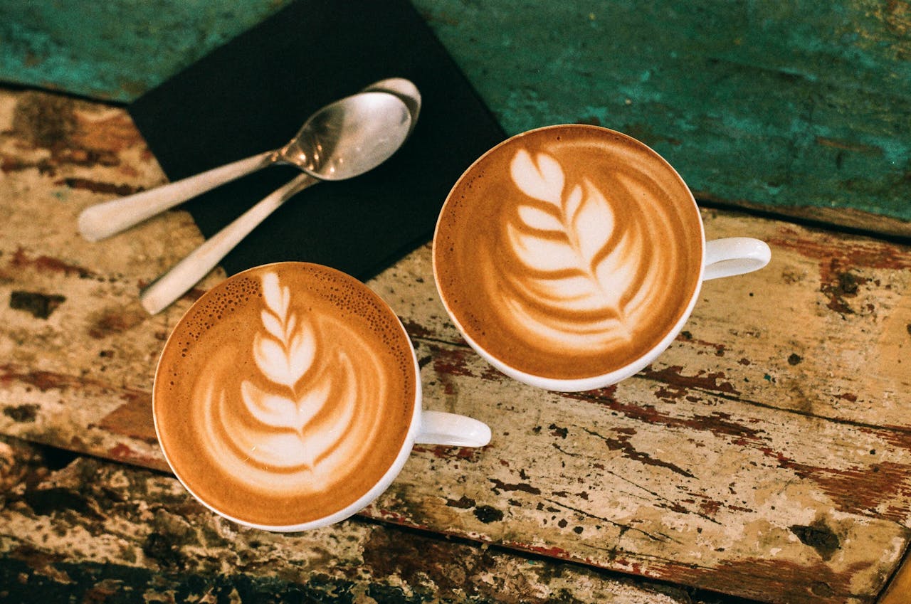 Två koppar italiensk espresso som symboliserar begreppet dubbel bokföring.